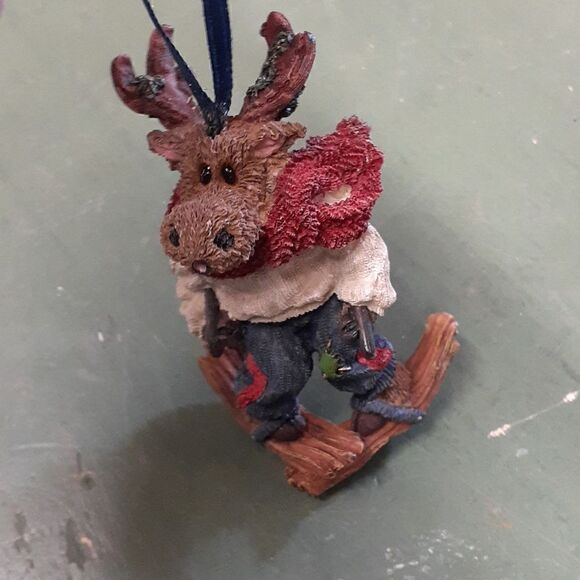 Skiing Santa's, Snowmen, & moose - Picture 2 of 13